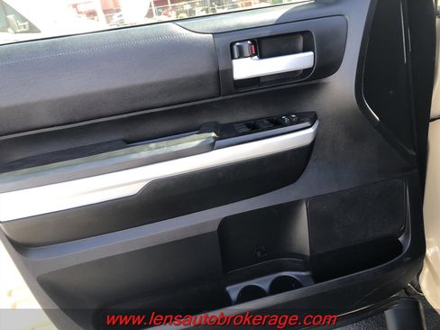Used 2019 Toyota Tundra SR5 w/ SR5 Upgrade Package AWD/4WD image 10
