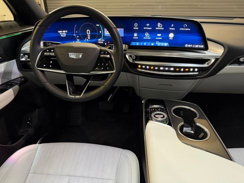 Certified 2024 Cadillac Lyriq Luxury AWD/4WD image 4