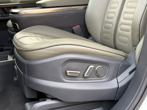 Used 2022 Rivian R1T Adventure image 19