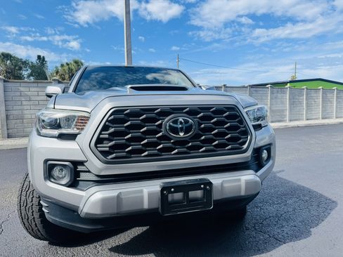 Used 2020 Toyota Tacoma TRD Sport w/ TRD Premium Sport Package AWD/4WD image 8