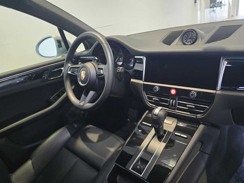 Used 2025 Porsche Macan AWD/4WD image 11
