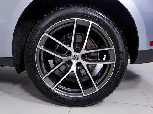 Certified 2025 Porsche Macan AWD/4WD image 18