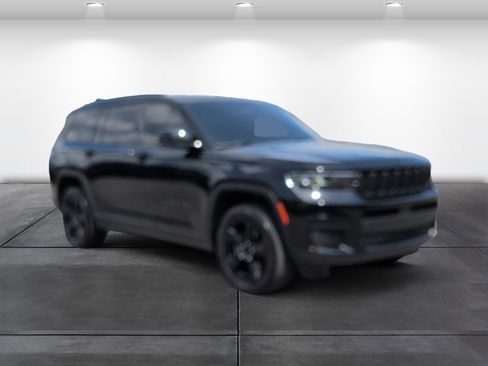 Used 2025 Jeep Grand Cherokee L Altitude AWD/4WD image 2