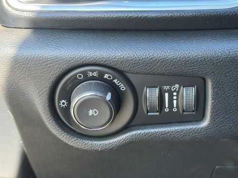 Used 2018 Chrysler Pacifica Touring Plus w/ S Appearance Package image 24