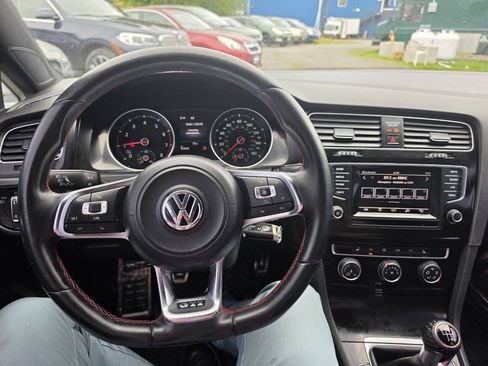 Used 2015 Volkswagen GTI SE FWD image 15