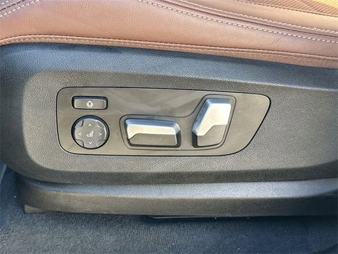 Used 2023 BMW X5 xDrive40i w/ Premium Package image 34