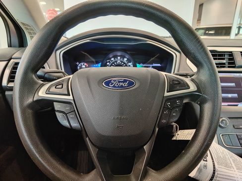 Used 2016 Ford Fusion SE FWD image 11