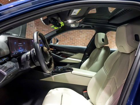 Used 2024 BMW 530i xDrive w/ Premium Package image 14