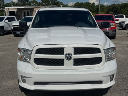 Used 2018 RAM 1500 Express w/ Express Value Package AWD/4WD image 3