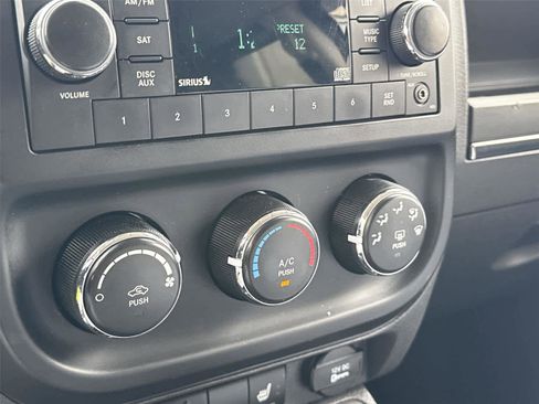 Used 2016 Jeep Patriot Latitude AWD/4WD image 17