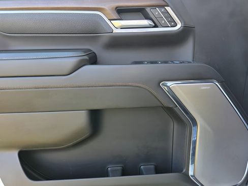 Used 2024 Chevrolet Silverado 2500 High Country w/ Technology Package image 17