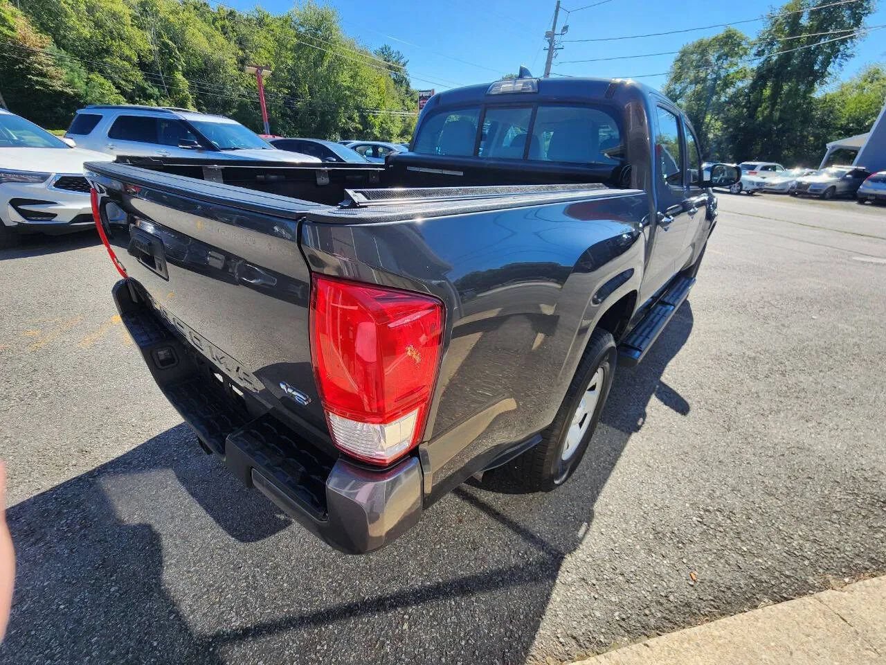 Used 2017 Toyota Tacoma SR w/ Tow Package AWD/4WD image 5