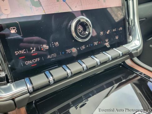 Used 2026 GMC Yukon Denali w/ Sun & Power Step Package image 18