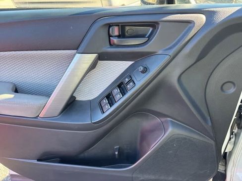 Used 2017 Subaru Forester 2.5i Premium w/ All-Weather Package image 12