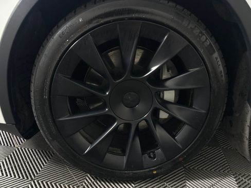 Used 2023 Tesla Model Y Long Range AWD/4WD image 16