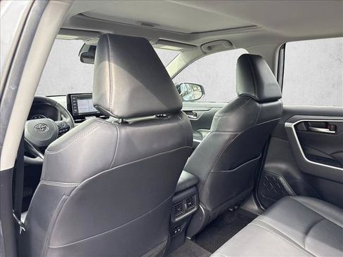 Used 2020 Toyota RAV4 XLE Premium FWD image 21