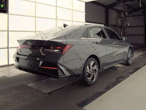 Used 2024 Hyundai Elantra Limited image 2