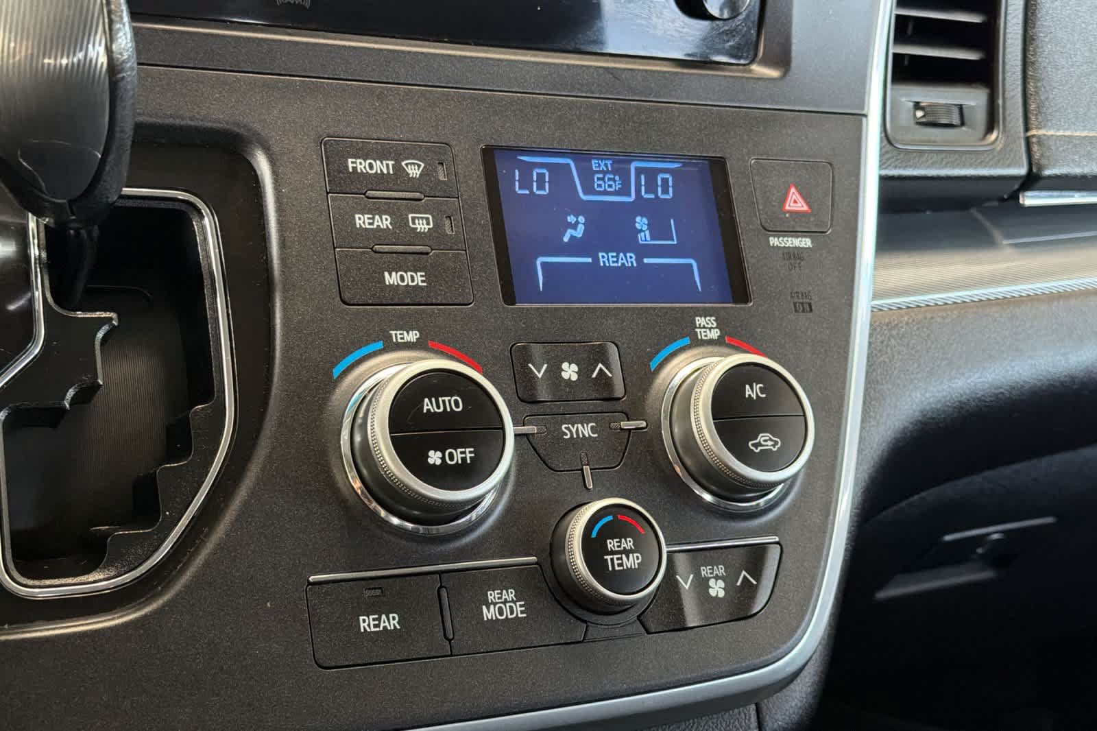 Used 2016 Toyota Sienna SE FWD image 22