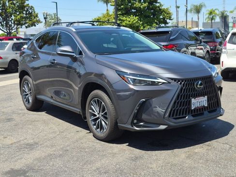 Used 2025 Lexus NX 250 FWD w/ Accessory Package (2T) image 3