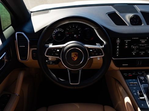 Used 2021 Porsche Cayenne AWD/4WD image 11