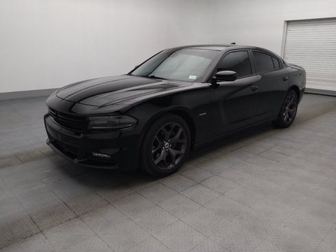 Used 2018 Dodge Charger R/T w/ Premium Group RWD image 2