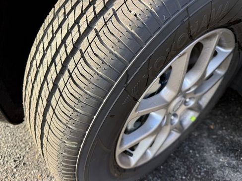 New 2026 Chrysler Pacifica Select image 5