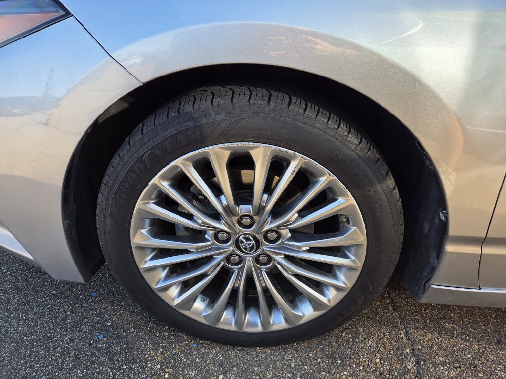 Used 2019 Toyota Avalon Limited w/ Advanced Safety Package FWD image 4