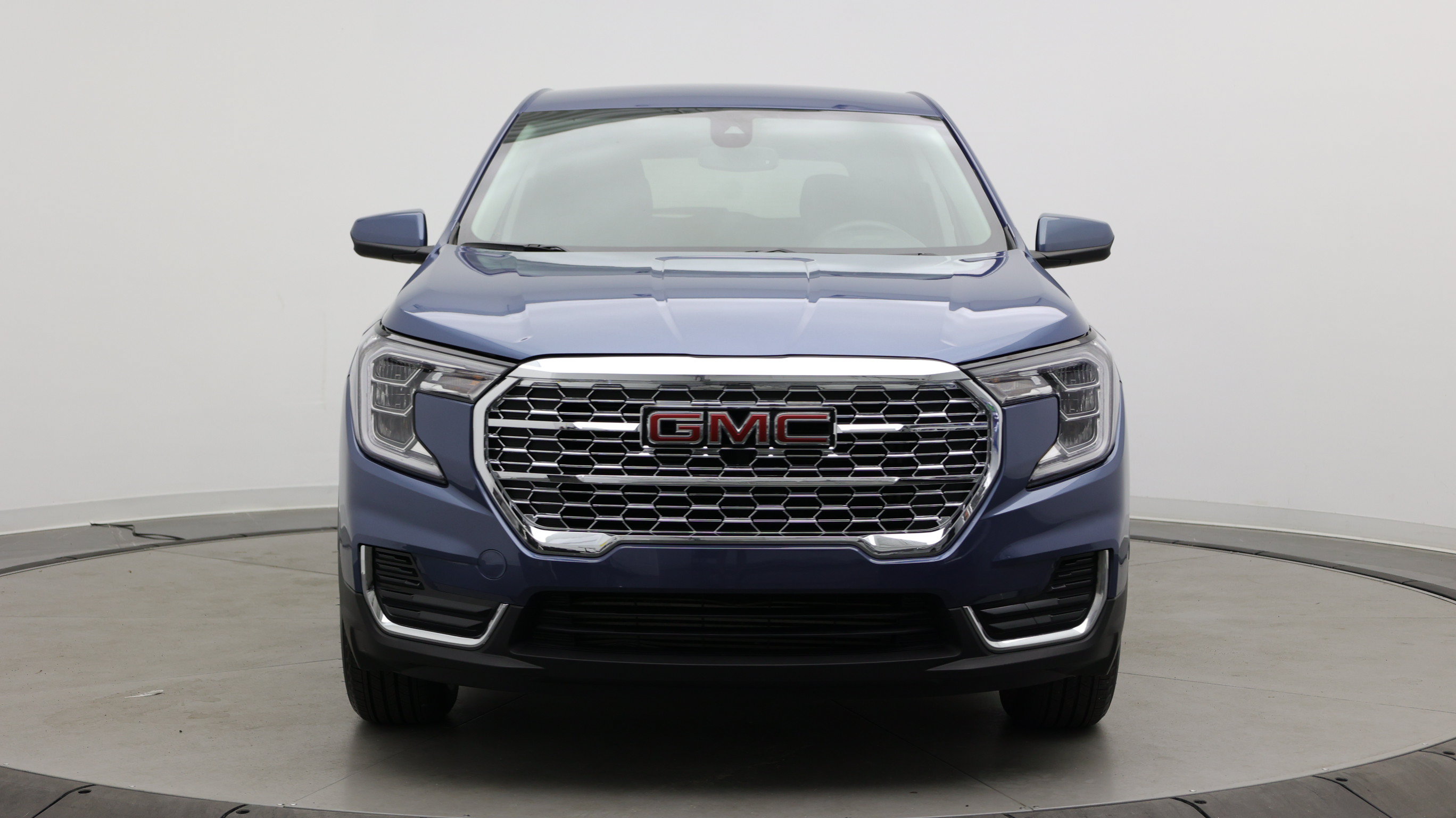 Used 2024 GMC Terrain SLE FWD image 2
