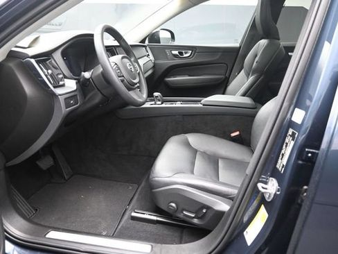 Used 2024 Volvo XC60 B5 Core AWD/4WD image 17