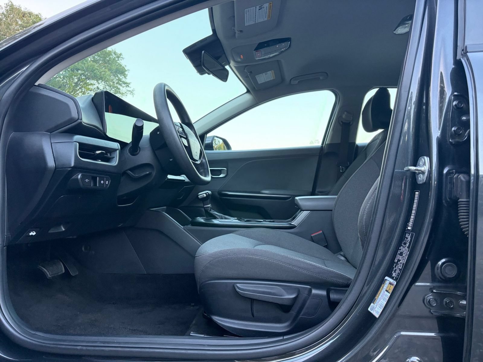 Used 2025 Kia K4 FWD image 25