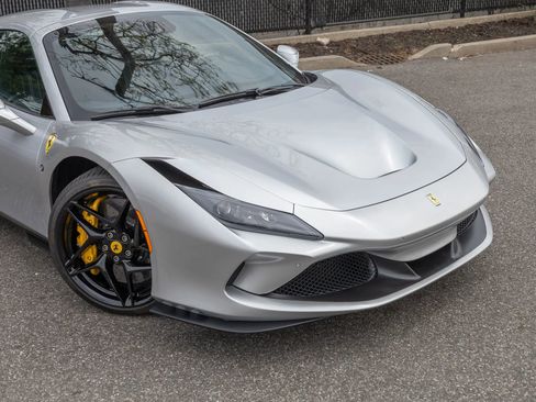 Used 2022 Ferrari F8 Tributo RWD image 17