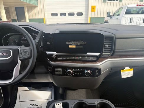 New 2026 GMC Sierra 1500 SLE w/ Preferred Package AWD/4WD image 19