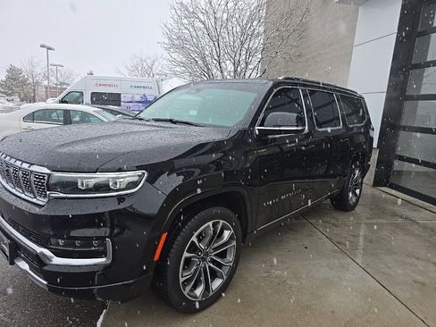 Used 2023 Jeep Grand Wagoneer L Series III image 3