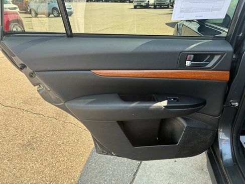 Used 2014 Subaru Outback 2.5i Limited w/ Moonroof Package AWD/4WD image 16