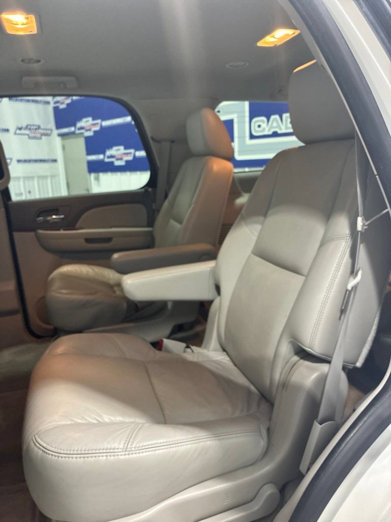 Used 2014 GMC Yukon SLT w/ SLT Chrome Package AWD/4WD image 24