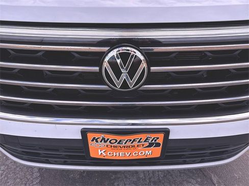 Used 2025 Volkswagen Atlas SE image 31