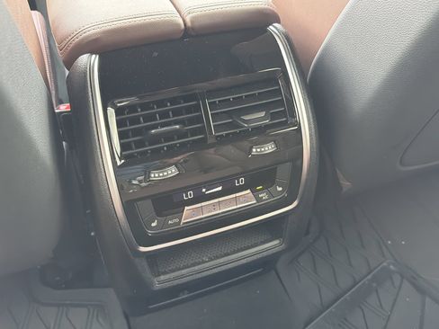 Used 2025 BMW X7 xDrive40i w/ M Sport Package AWD/4WD image 19