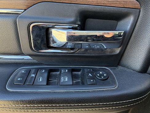 Used 2016 RAM 1500 Laramie w/ Convenience Group image 8