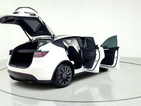 Used 2024 Tesla Model Y Performance AWD/4WD image 18