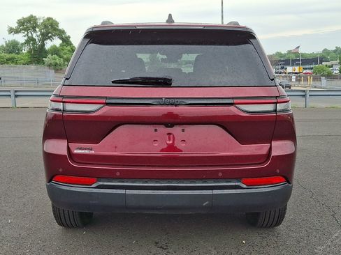 Certified 2025 Jeep Grand Cherokee Altitude AWD/4WD image 5