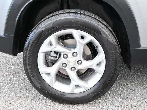Used 2024 Chevrolet Trax LS w/ LS Convenience Package FWD image 13