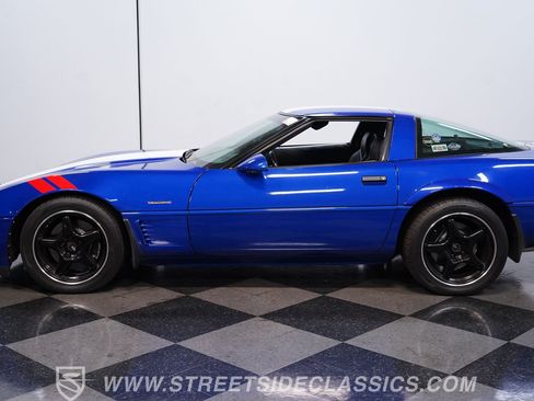 Used 1996 Chevrolet Corvette Coupe RWD image 2