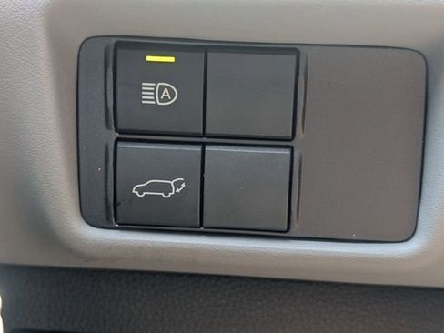 Used 2023 Toyota Highlander LE AWD/4WD image 14