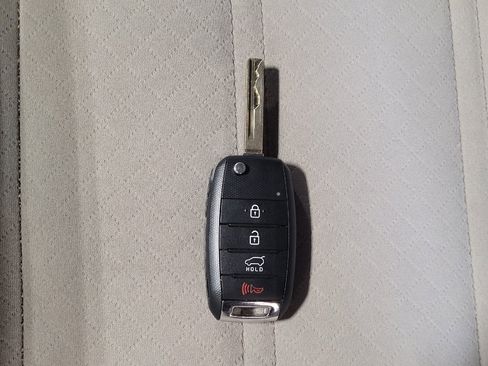 Used 2016 Kia Sorento LX w/ LX Convenience Package image 32