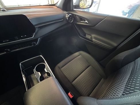 Used 2025 Chevrolet Equinox LT image 39