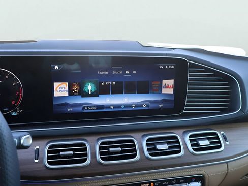 New 2026 Mercedes-Benz GLS 580 4MATIC image 24