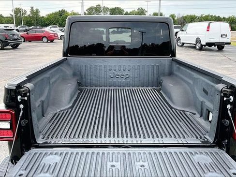 Used 2023 Jeep Gladiator Overland w/ Popular Equipment Package AWD/4WD image 7