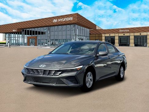 Used 2026 Hyundai Elantra SE image 1