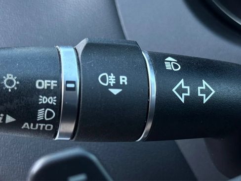 Used 2019 Jaguar XE Premium RWD image 52