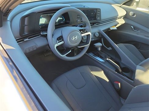 New 2025 Hyundai Elantra SE image 6